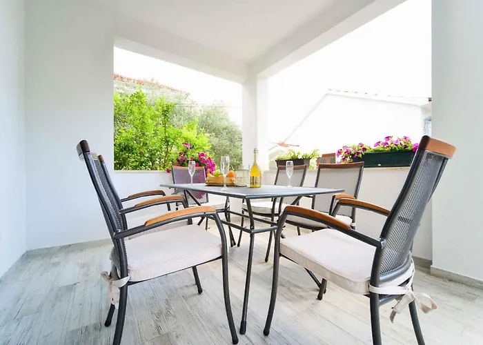 Two-bedroom In Ii Biograd Na Moru