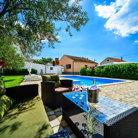 Two-bedroom In Ii Biograd Na Moru