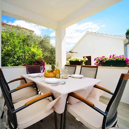 Two-bedroom In Ii Biograd Na Moru