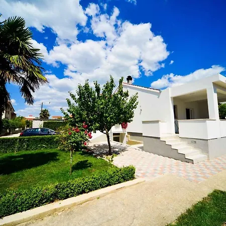 アパート Two-bedroom In Ii ビオグラード・ナ・モル