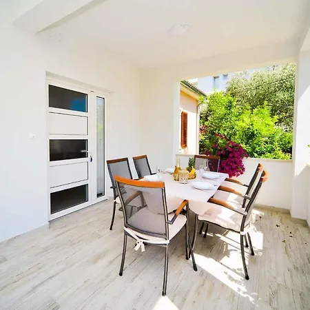 Two-bedroom In Ii * Biograd Na Moru