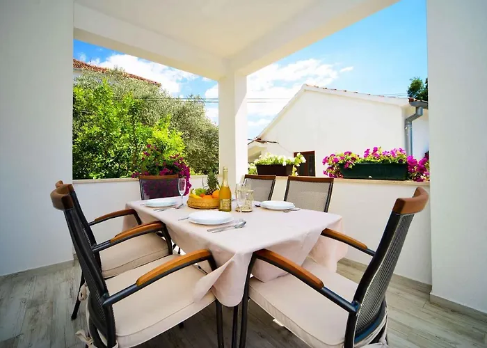 Two-bedroom In Ii Biograd Na Moru